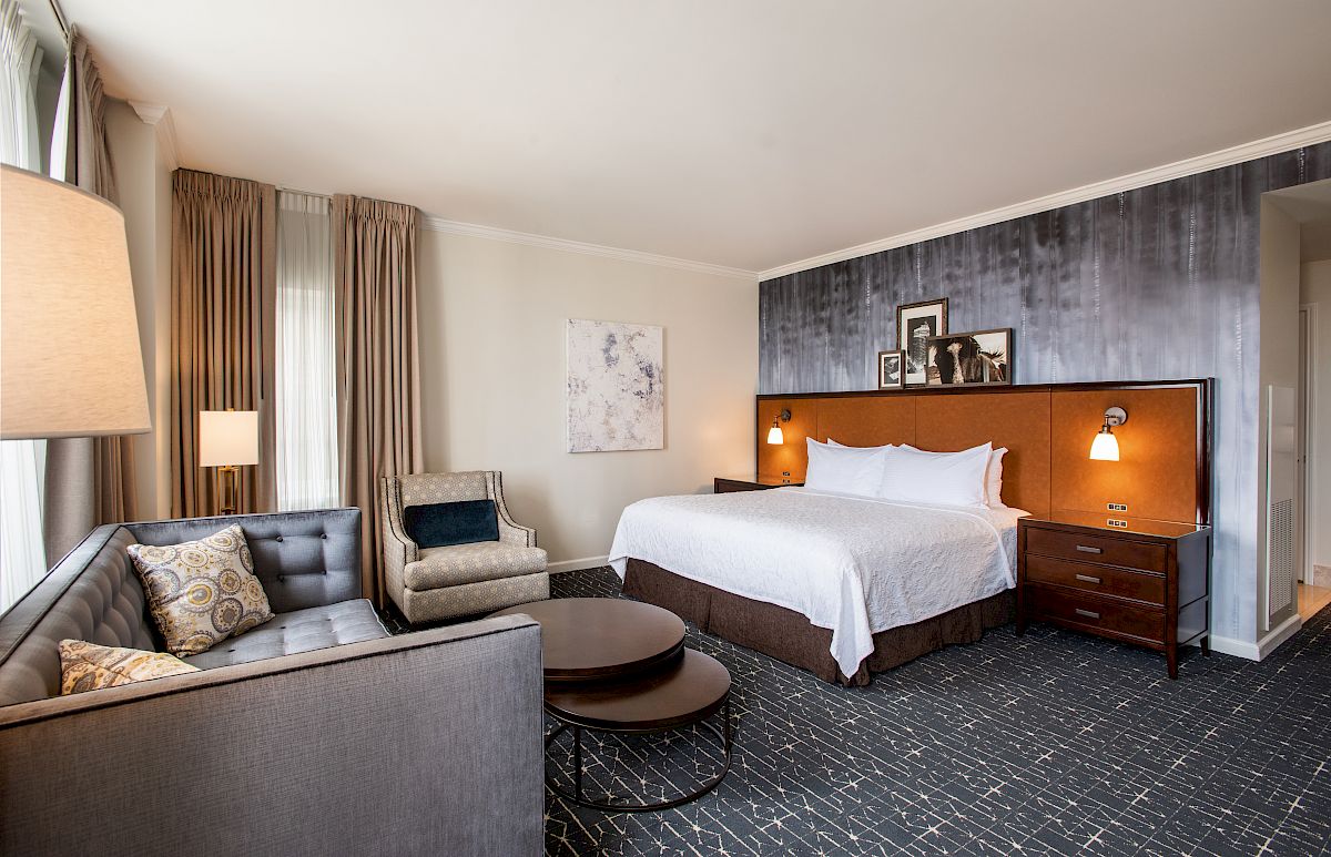 Luxurious Hotel Suites in Houston for Elite Travelers | suites, image size:1200x773